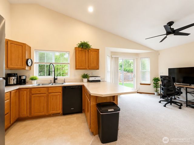 219 7TH Street NE, Puyallup, WA 98372