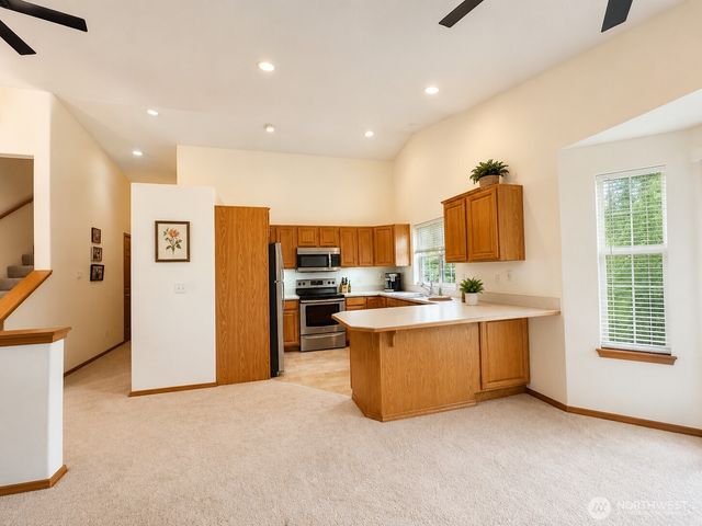 219 7TH Street NE, Puyallup, WA 98372