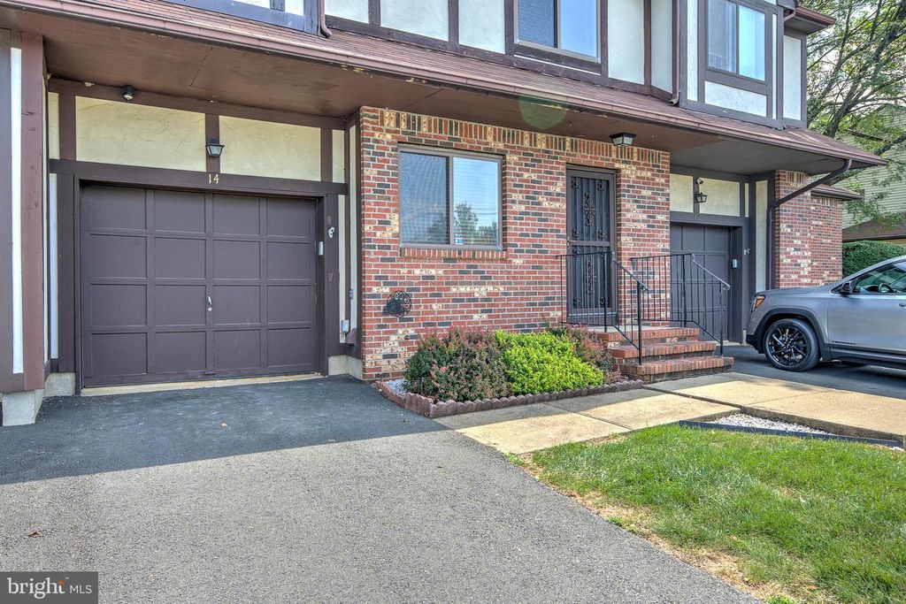 14 HASTINGS, Ewing, NJ 08628