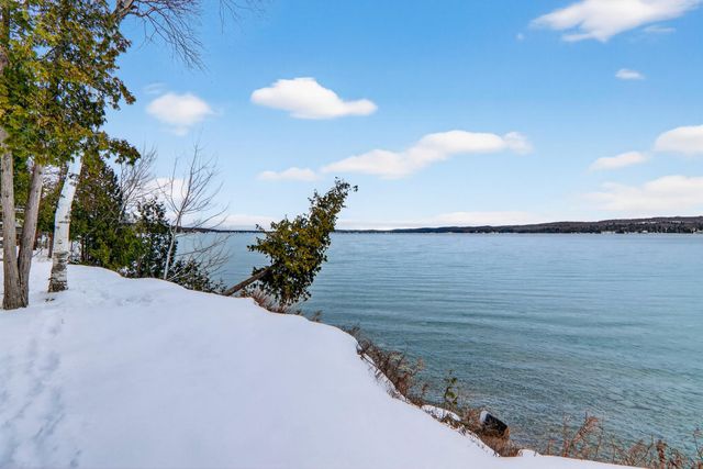 11720 Easy Street, Kewadin, MI 49648