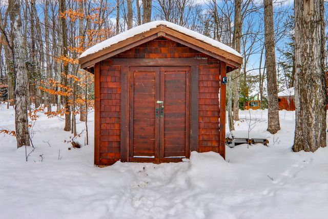 11720 Easy Street, Kewadin, MI 49648