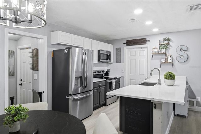 7506 CORAL VINE LANE, Tampa, FL 33619