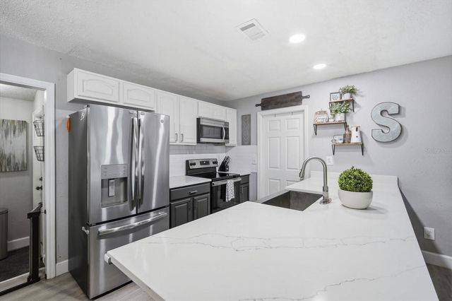 7506 CORAL VINE LANE, Tampa, FL 33619