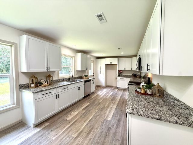 602 Lakewood Dr, Dothan, AL 36301