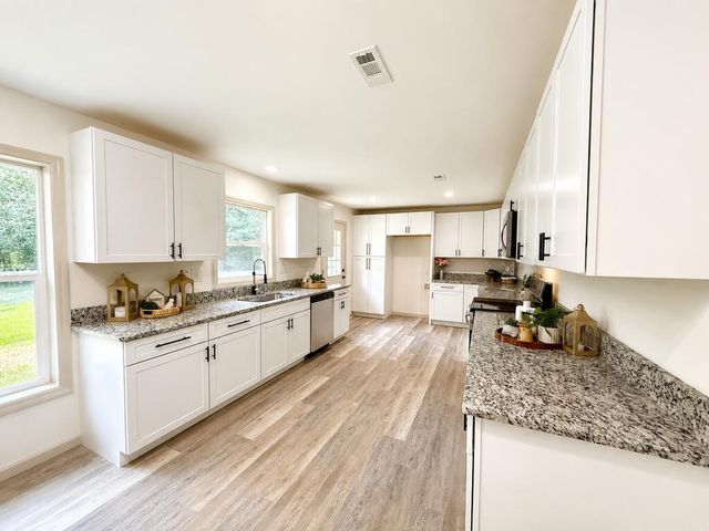 602 Lakewood Dr, Dothan, AL 36301