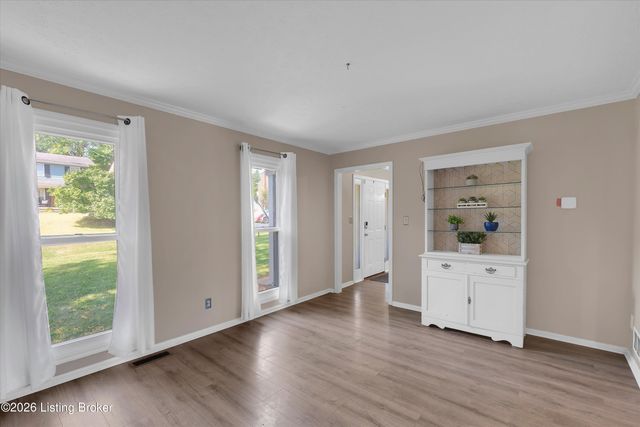 8800 Cranborne Ct, Louisville, KY 40241