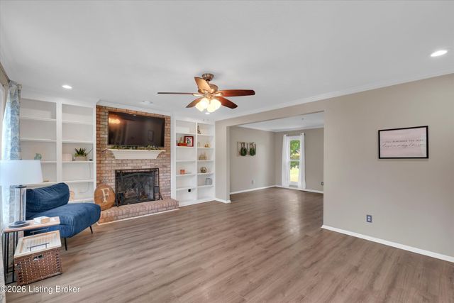 8800 Cranborne Ct, Louisville, KY 40241