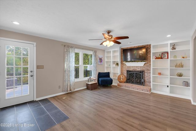 8800 Cranborne Ct, Louisville, KY 40241