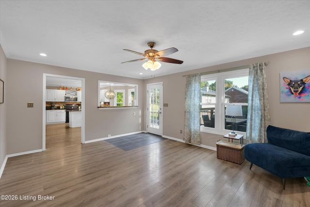 8800 Cranborne Ct, Louisville, KY 40241