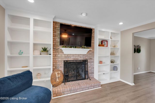 8800 Cranborne Ct, Louisville, KY 40241