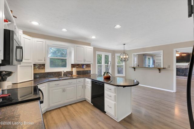 8800 Cranborne Ct, Louisville, KY 40241