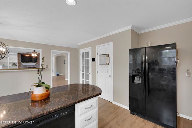 8800 Cranborne Ct, Louisville, KY 40241