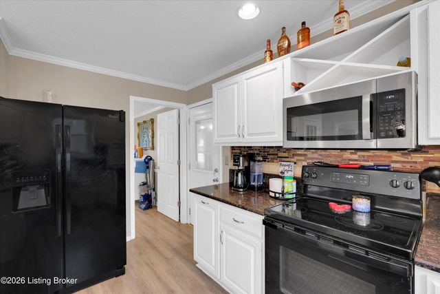 8800 Cranborne Ct, Louisville, KY 40241