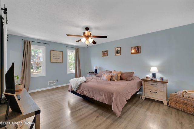 8800 Cranborne Ct, Louisville, KY 40241