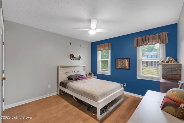 8800 Cranborne Ct, Louisville, KY 40241