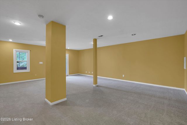 8800 Cranborne Ct, Louisville, KY 40241