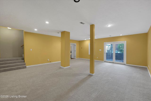 8800 Cranborne Ct, Louisville, KY 40241