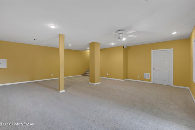 8800 Cranborne Ct, Louisville, KY 40241