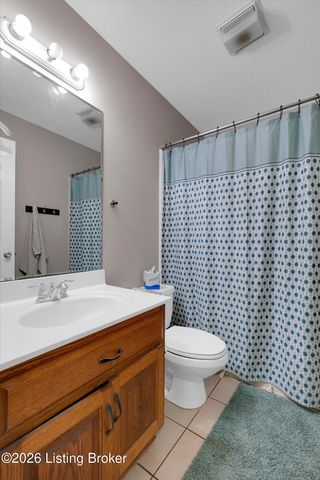 8800 Cranborne Ct, Louisville, KY 40241