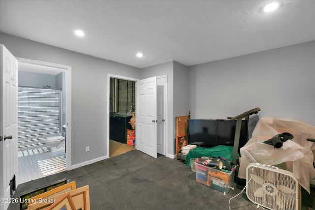 8800 Cranborne Ct, Louisville, KY 40241