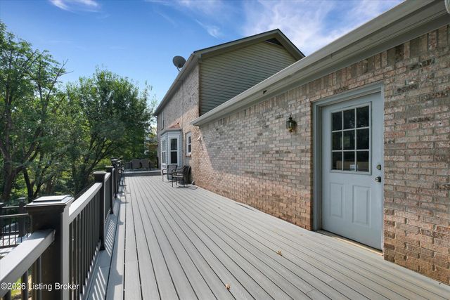 8800 Cranborne Ct, Louisville, KY 40241