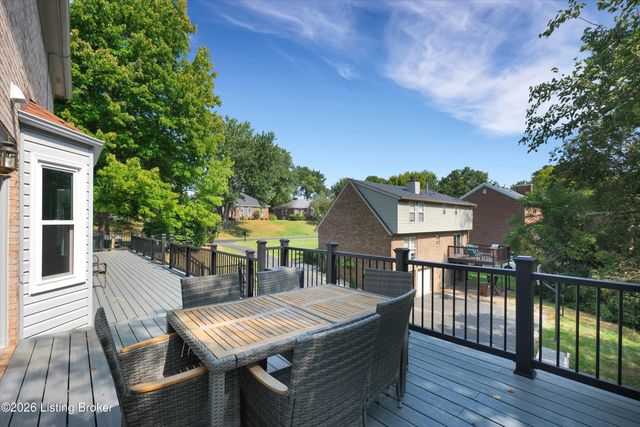 8800 Cranborne Ct, Louisville, KY 40241