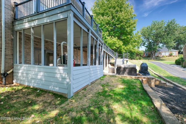 8800 Cranborne Ct, Louisville, KY 40241