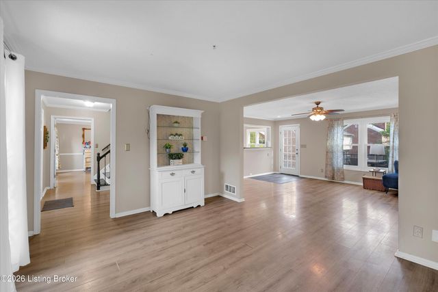 8800 Cranborne Ct, Louisville, KY 40241