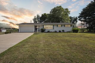 2548 Coquillard Dr, Niles, MI 49120