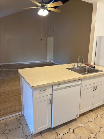 1525 Sandpiper Blvd, Homestead, FL 33035