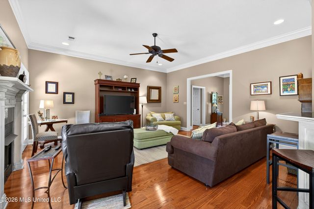 37 Cedarow, Hattiesburg, MS 39402