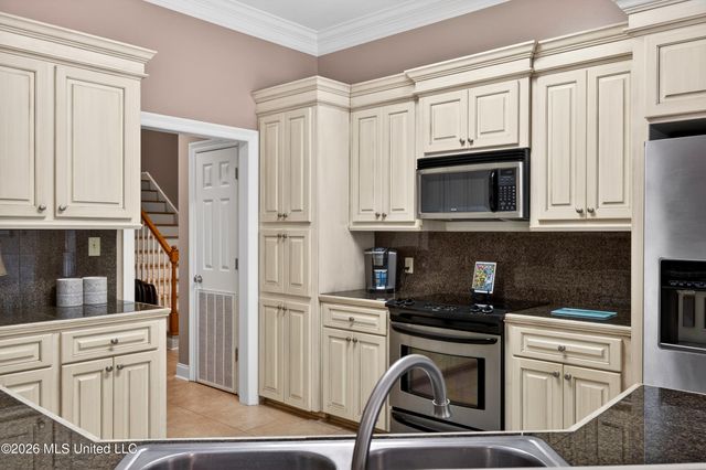 37 Cedarow, Hattiesburg, MS 39402