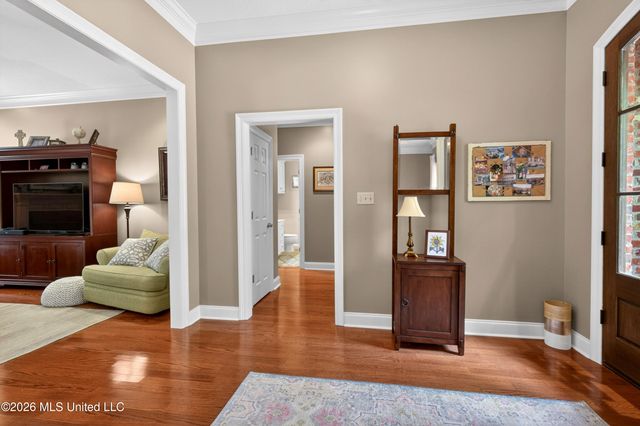 37 Cedarow, Hattiesburg, MS 39402