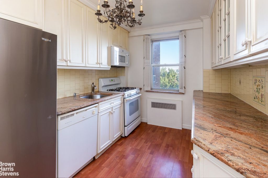 3135 Johnson Ave Apt 12C, New York City, NY 10463