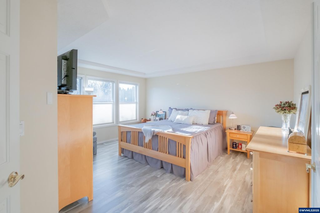 Image 19 of property listing at 925 Scepter Ct NE, Salem, OR 97301