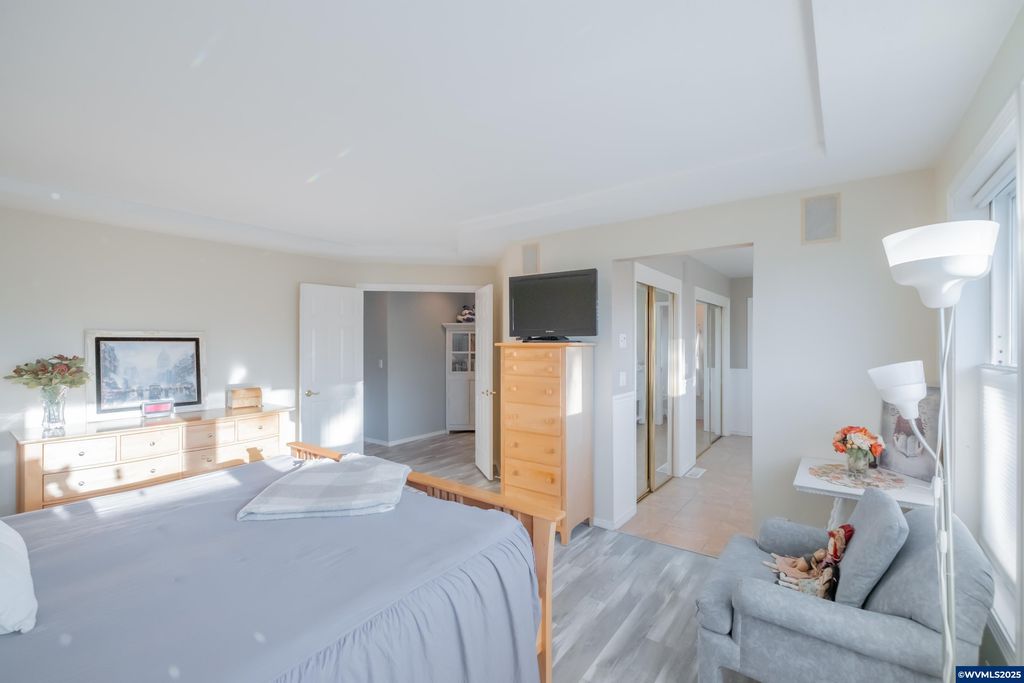 Image 20 of property listing at 925 Scepter Ct NE, Salem, OR 97301