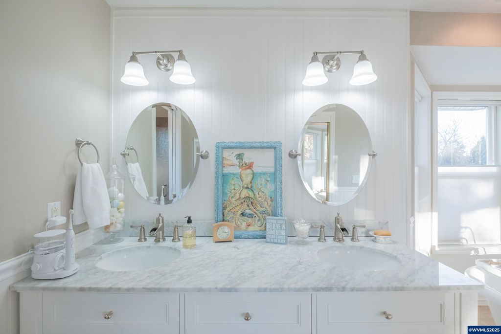 Image 22 of property listing at 925 Scepter Ct NE, Salem, OR 97301