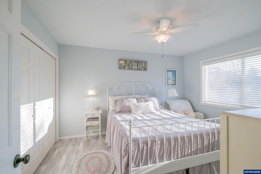 Image 24 of property listing at 925 Scepter Ct NE, Salem, OR 97301