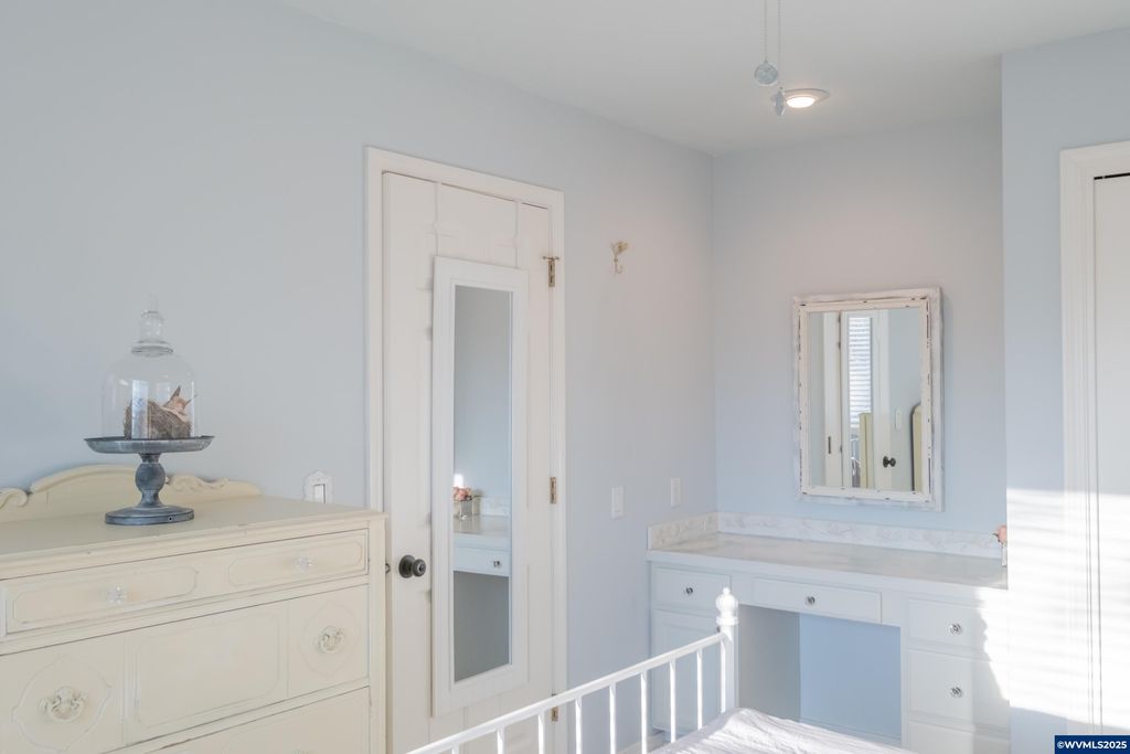 Image 25 of property listing at 925 Scepter Ct NE, Salem, OR 97301