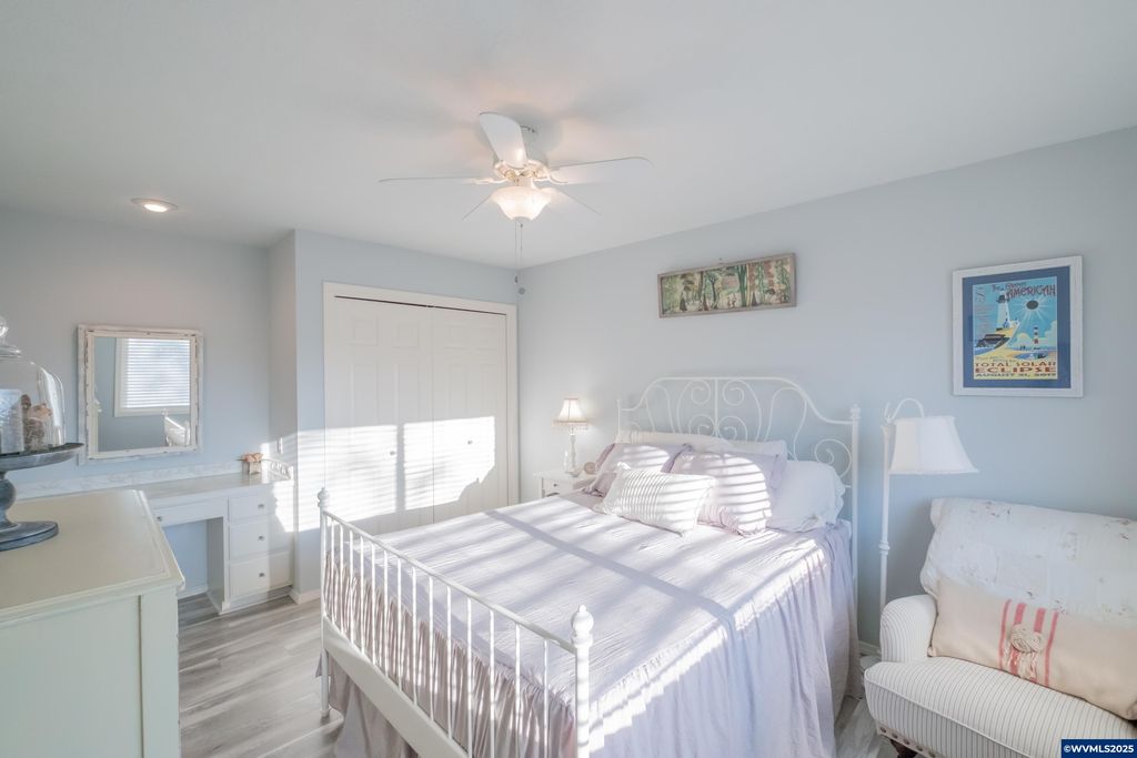 Image 26 of property listing at 925 Scepter Ct NE, Salem, OR 97301