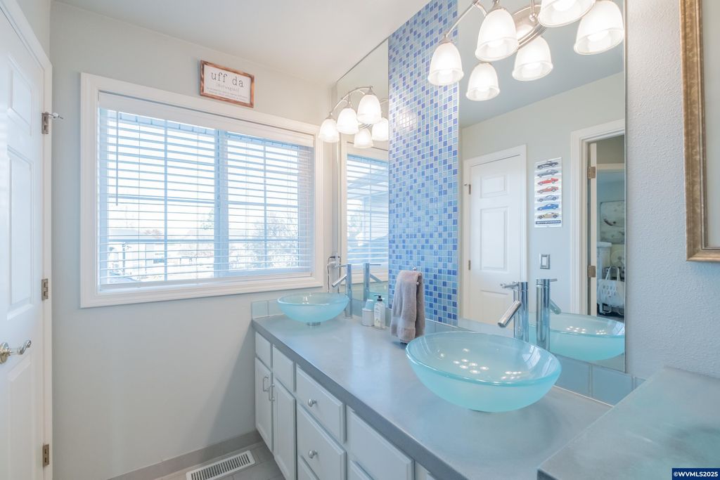 Image 31 of property listing at 925 Scepter Ct NE, Salem, OR 97301