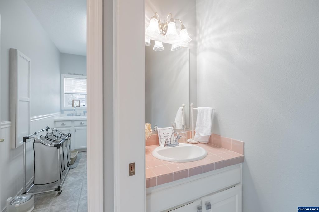 Image 33 of property listing at 925 Scepter Ct NE, Salem, OR 97301