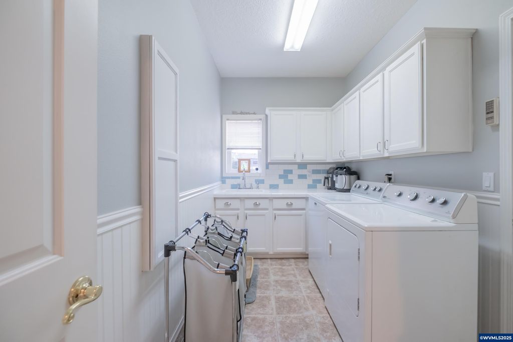 Image 34 of property listing at 925 Scepter Ct NE, Salem, OR 97301