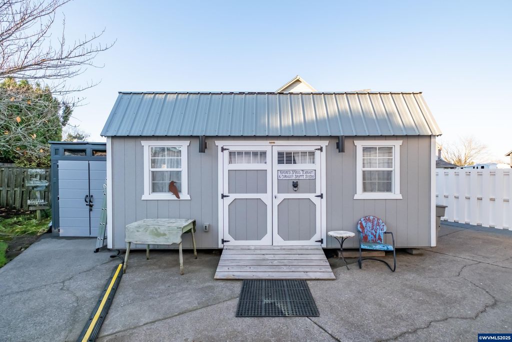 Image 38 of property listing at 925 Scepter Ct NE, Salem, OR 97301