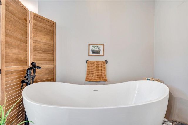 15 Coling Hollow RD, Troutville, VA 24175