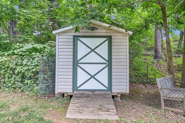 15 Coling Hollow RD, Troutville, VA 24175
