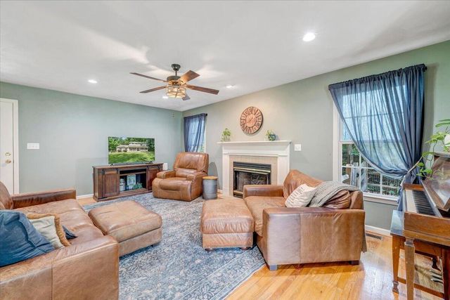 15 Coling Hollow RD, Troutville, VA 24175