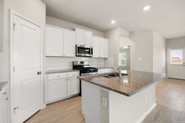 14011 Feed Park, San Antonio, TX 78252