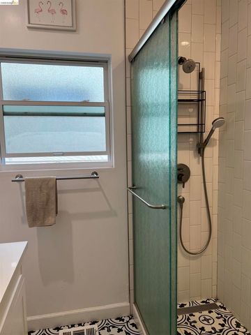384 Euclid Ave, Oakland, CA 94610