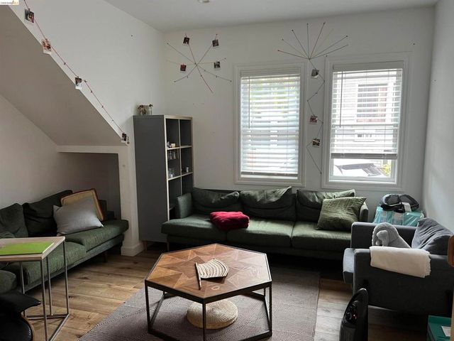 384 Euclid Ave, Oakland, CA 94610